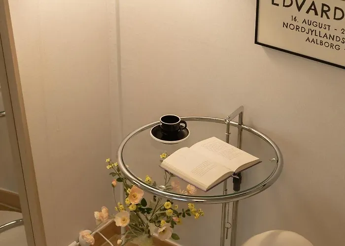 Experience The Vibrant Of At Our Stylish O-nol アパート *